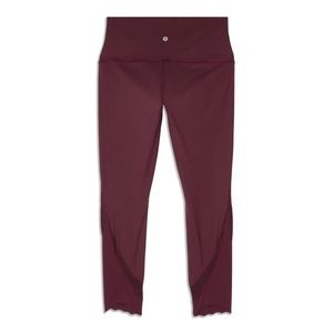 Wunder Under Scalloped Hem High-Rise Crop